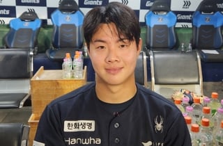 '투수 8명 총동원' 승리 지켜낸 육성 신화, 선발로 韓 역사-불펜서도 통했다 "1군에 오래 남고파, 후회 없이 던지겠다"