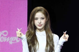 "마음에 들 때까지 녹음해"..이즈나, 테디가 건넨 한마디 [스타현장]