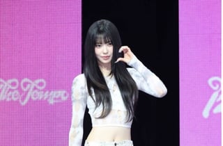 이즈나 코코 '깜찍 볼하트'[★포토]