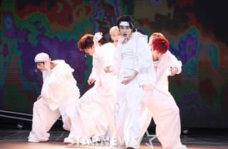 이펙스 ’감성적인 무대‘[★포토]