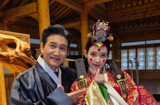 '대군부인' 역사 왜곡 논란에도..조승연, 아이유·변우석 셀카 공개 [스타이슈]