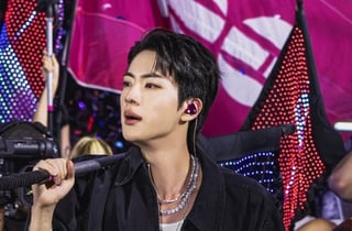 '오래오래 함께하자♥' 방탄소년단 진 팬들 초특급 부산 투어 서포트