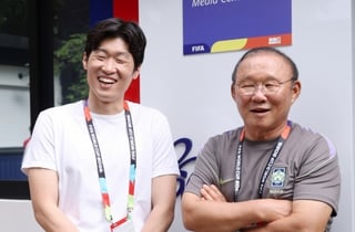 [B하인드★] 레전드 박지성, 파파 박항서 만나 '체코전? 잘하겠쥬' 손흥민 인생 건 결전의 날 밝았다