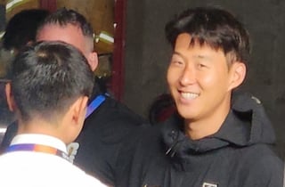 '이례적' 손흥민, 인터뷰 없이 빠르게 믹스드존 통과... "감사합니다" 인사만 남겼다 [과달라하라 현장]
