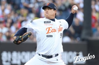 '류현진 150km 강속구' 김경문도 화들짝! "나도 깜짝 놀라→그만큼 몸 관리 잘하고 있다는 것"