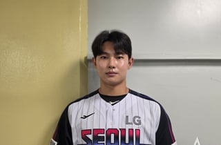 "(문)보경이 형한테 잘해야죠" 158㎞ LG 파이어볼러, 첫 태극마크에 설렘 폭발... 꾸벅 인사도 절로 나왔다 [잠실 현장]