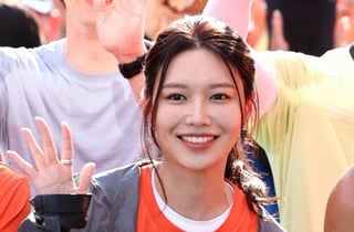 최수영, 정경호와 결별 후 첫 공식석상..밝은 미소 포착 [스타이슈]