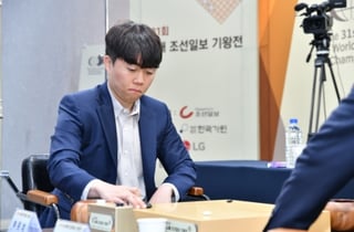 신민준 '사상 첫 2연패 무산', LG배 결승 최종국서 中 왕싱하오에 불계패