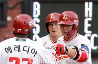 '아, 또 한 세대가 지다니!' 소년장사 최정, 3루수 서서히 내려놓는다→이숭용 "고명준 콜업 후 3루수 기용"