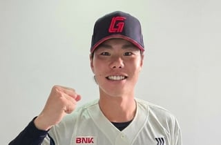 [오피셜] '쿄야마 교체' 결단 내린 롯데, '대만 실업리그 ERA 1위' 이이무라 영입→최고 구속 153㎞