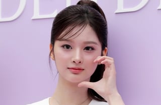 엔믹스 설윤, 허리 통증에도 무대 선다..JYP "의자 앉아 진행"