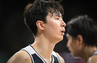 [비하인드 인터뷰] 스승도 감탄한 이현중 역대급 인성... 매년 농구화 선물→NBA 도전 앞두고도 후배들 응원