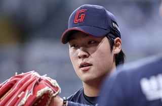 '와, 7⅓이닝 1실점 인생투' 이민석 드디어 터졌다! 시즌 첫 승과 함께 롯데 3연승 견인→키움 4연패 [고척 현장리뷰]