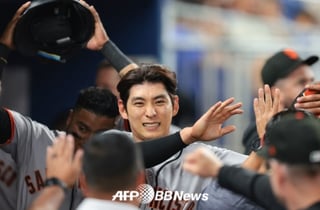'대박' 이정후 韓 최초 타격왕 보인다! 다시 '멀티히트 폭발' 득점+도루까지 '만점 활약' ML 전체 타율 2위 등극 [SF 리뷰]