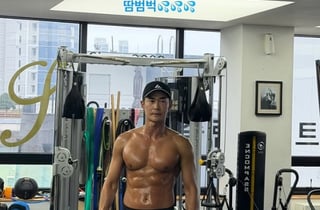 '44세' 배정남, 땀범벅 속 터질 듯한 근육..헬스장 상의 탈의 근황