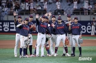 '3약 맞대결' 5연승 질주한 롯데, 가을야구 할 수 있을까? 산술적 가능성 '6.9%'