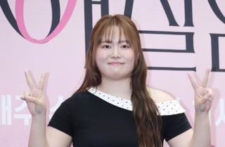 찰스엔터 '깜찍 브이'[★포토]