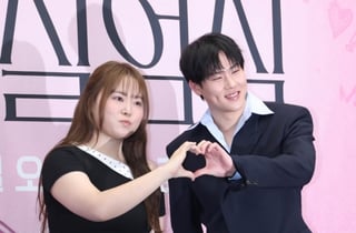 찰스엔터-주헌 '다정한 손하트'[★포토]