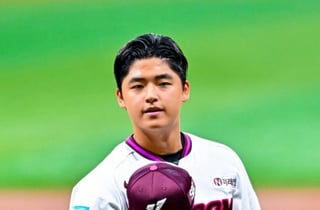 직구에 데뷔 첫 피홈런→다음 타석 '157-157-157㎞' 정면대결, 19살 슈퍼 루키 매서운 승부욕