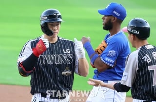 '타율 0.242' 홍창기 선발 제외... 5연승 도전 LG, 1번 송찬의-5번 문정빈 카드 또 꺼냈다! 삼성전 라인업 공개 [잠실 현장]
