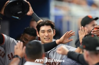 [속보] '이정후가 축구해라!' 홈런포 이어 또 터졌다! 154㎞ 강속구 통타해 2루타 작렬 '타율 0.333 전체 2위 등극'