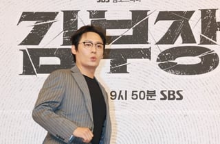 김부장 '깜찍한 발차기'[★포토]