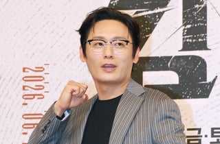최대훈 '포즈는 진지하게'[★포토]