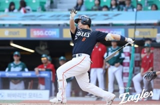 '치고, 치고, 치고, 또 쳤다' 한화 노시환, '생애 첫' 4G 연속 홈런포... '살아난 홈런왕 시즌 14호포 [인천 현장]