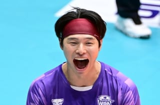 "장충 팬들이 절 너무 예뻐하세요" 이시몬 혼자 모른다, 띠동갑 후배도 반기는 우리카드 34세 비타민 매력