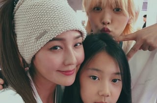 유진♥기태영, 훌쩍 자란 두 딸 근황 공개..엄빠 판박이