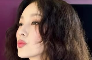 이효리, 요가 매트서 내려와 본업..여전한 미모