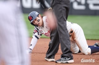 '6월 19도루' 롯데 황성빈, 담 증세로 중도 교체... '4개 남은' KBO 월간 최다 도루 역대 1위 도전 '이대로' 끝나나