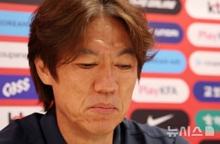 박문성, '홍명보 사퇴' 작심 비판 "억지로 사과하는 느낌"... 축구협회 향해 "욕망의 카르텔, 뿌리째 고쳐야"