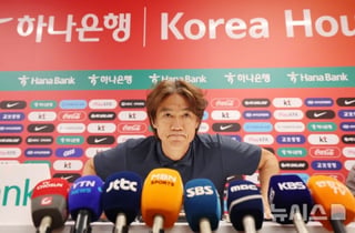 선수는 레전드→감독으론 '잔혹사' 반복... 日도 주목한 홍명보의 쓸쓸한 퇴장 "SON·이강인 있는데 조별리그 탈락"