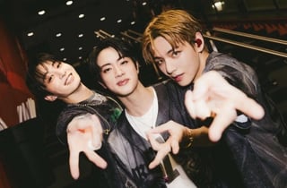 방탄소년단 대표 비주얼 진·뷔·정국, '거제 야호' 포즈 쓰리샷