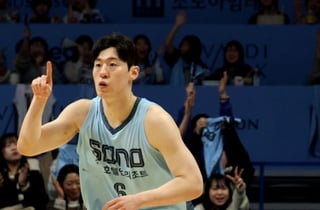 [오피셜] 'KBL MVP' 이정현, 연봉 7억 2천 '도장 쾅!'→FA 직전 시즌 최고 보수 신기록