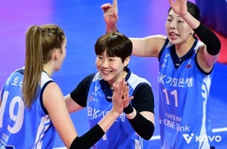 [공식발표] "떠날 때부터 IBK만 원했다" 이소영, 자진 퇴단 8개월 만에 복귀... 연봉 최대 1억 5천만원