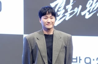 김대명, 깔끔한 수트 패션[★포토]