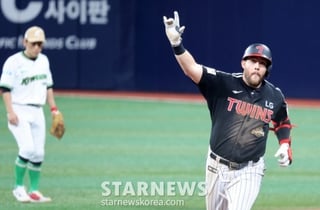[한번에쓱] 5회초 2-2 균형 깨는 투런홈런 '알칸타라 상대로' 오스틴