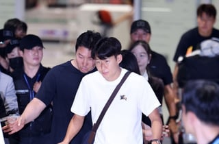 하루 만에 180도 달라진 '韓축구 팬들'... "손흥민엔 환호, 홍명보 감독엔 야유" 외신도 주목했다
