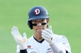 '난데없는 폭우→1시간 20분 지연 시작' 두산, 롯데 8-3 꺾고 위닝시리즈 '김민석 3안타+곽빈 6이닝 QS' [잠실 현장리뷰]