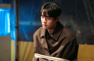 '신입사원 강회장' 꽁꽁 묶인 이준영..덫에 걸렸다