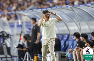 '이정효호' 수원, 무려 60분간 '수적 열세'→성남에 1-0 신승... '강현묵 선제 결승골+모경빈 퇴장' [수원 현장리뷰]