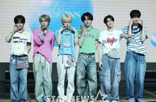 베이온 '오늘 데뷔했어요'[★포토]