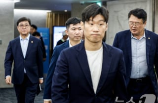 'K-축구 혁신위' 박지성 "축구인들 분발 못해 송구스럽다" 쇄신 다짐... '실현 가능 대안' 약속 [올림픽로 현장]