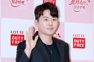 이루 '까만안경', 노래방 차트 1위..20년째 국민 애창곡