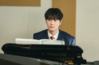 '강회장' 벌써 지운다고?..이준영, 교복 입고 '비운의 천재 피아니스트' 大변신 [포핸즈]