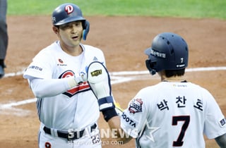 '노게임 됐으면 어쩔 뻔' 두산, 압도적 승리로 전반기 마감... SSG 다시 2연패 [잠실 현장리뷰]