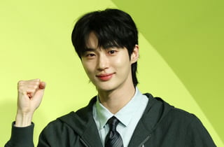 2년만 팬미팅서 오열하더니..변우석, 스타랭킹 男배우 3위