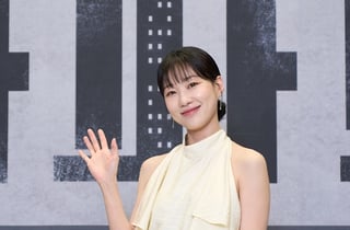 '아파트' 하윤경 "지성과 첫 연기 호흡에 집안 경사, 母가 '연예인 다 됐다'고"